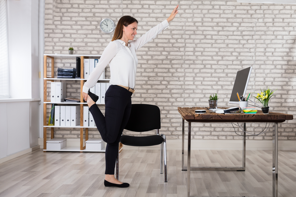 Ginástica laboral ajuda na circulação sanguínea das pernas